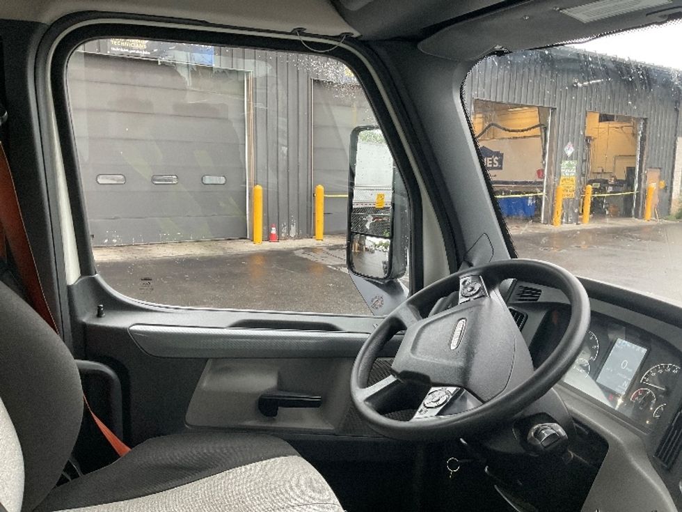 Day Cab Tractor-Heavy Duty Tractors-Freightliner-2020-T11664ST-Albany-NY-243,586\n\t\tmiles-$ 53,750 - Image 14