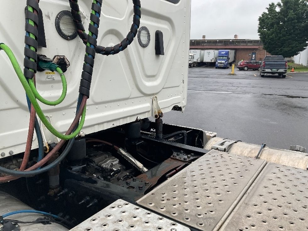 Day Cab Tractor-Heavy Duty Tractors-Freightliner-2020-T11664ST-Albany-NY-243,586\n\t\tmiles-$ 53,750 - Image 18