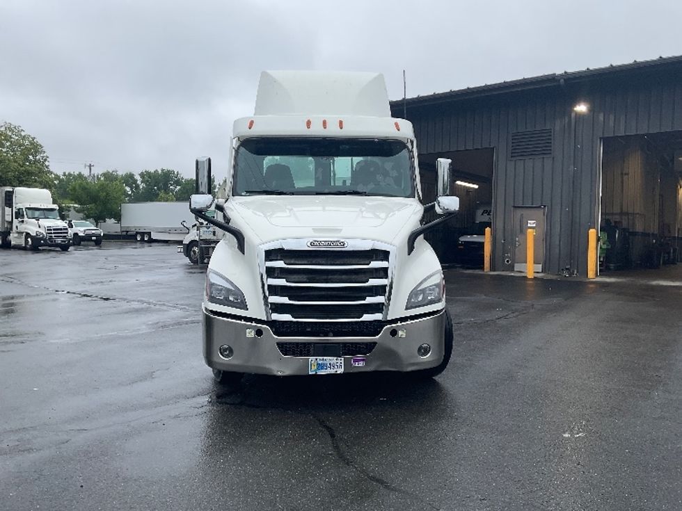 Day Cab Tractor-Heavy Duty Tractors-Freightliner-2020-T11664ST-Albany-NY-243,586\n\t\tmiles-$ 53,750 - Image 2