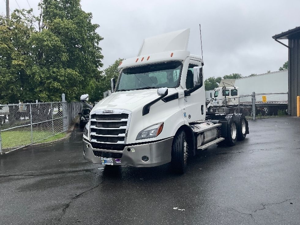 Day Cab Tractor-Heavy Duty Tractors-Freightliner-2020-T11664ST-Albany-NY-243,586\n\t\tmiles-$ 53,750 - Image 3