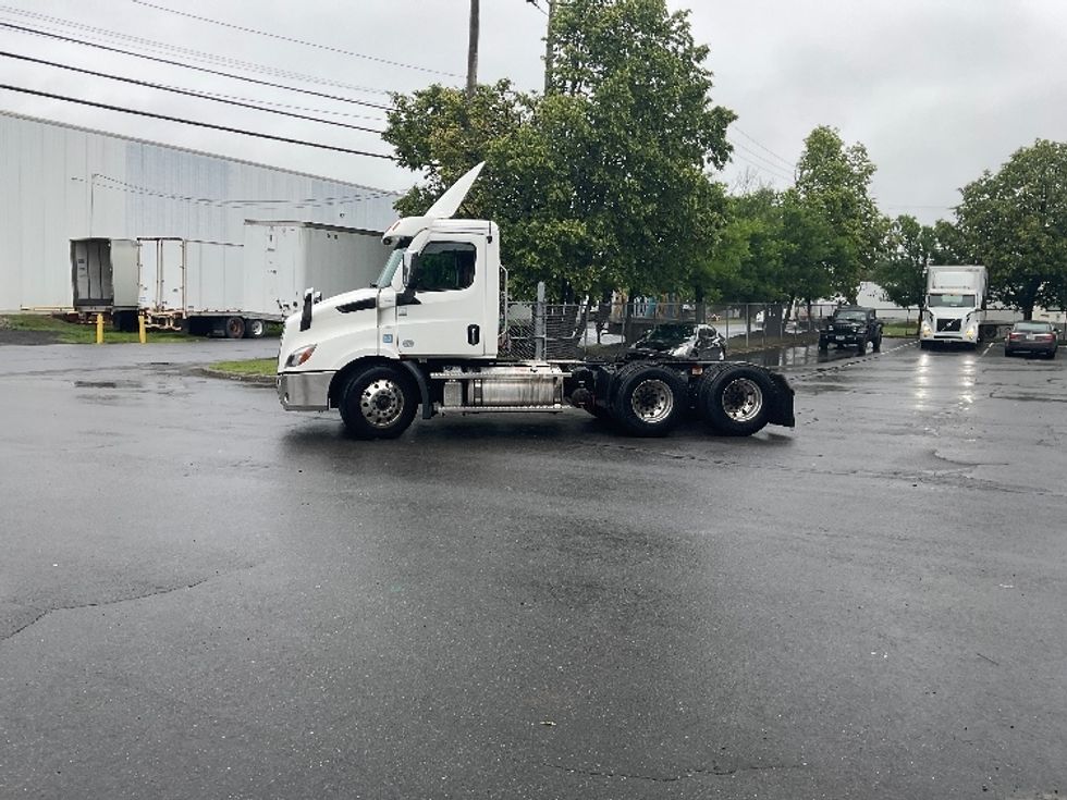 Day Cab Tractor-Heavy Duty Tractors-Freightliner-2020-T11664ST-Albany-NY-243,586\n\t\tmiles-$ 53,750 - Image 4