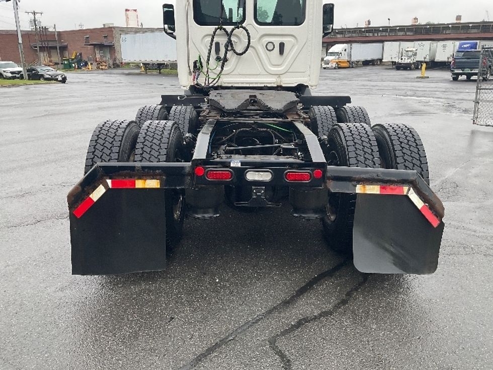 Day Cab Tractor-Heavy Duty Tractors-Freightliner-2020-T11664ST-Albany-NY-243,586\n\t\tmiles-$ 53,750 - Image 6