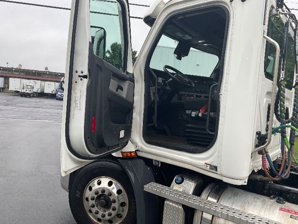 Day Cab Tractor-Heavy Duty Tractors-Freightliner-2020-T11664ST-Albany-NY-243,586\n\t\tmiles-$ 53,750 - Image 9