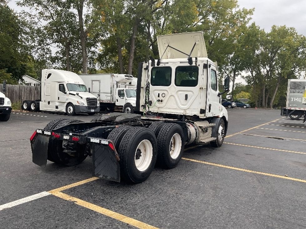 Day Cab Tractor-Heavy Duty Tractors-Freightliner-2020-T11664ST-Albany-NY-503,572\n\t\tmiles-$ 35,250 - Image 7