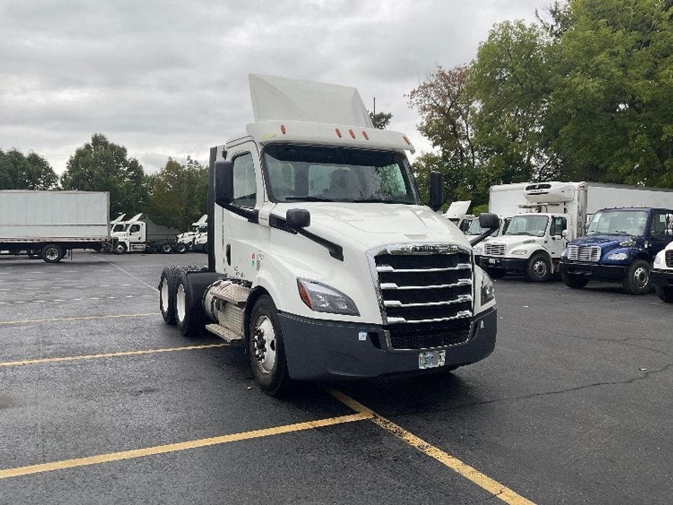 Day Cab Tractor-Heavy Duty Tractors-Freightliner-2020-T11664ST-Albany-NY-504,037\n\t\tmiles-$ 31,000 - Image 1