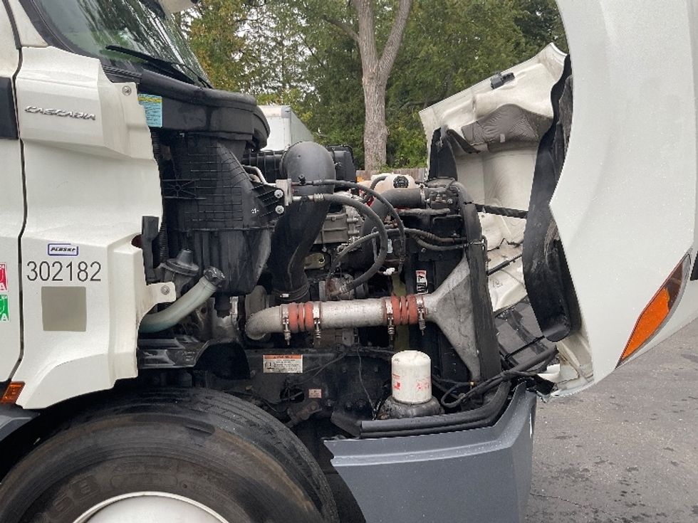 Day Cab Tractor-Heavy Duty Tractors-Freightliner-2020-T11664ST-Albany-NY-504,037\n\t\tmiles-$ 31,000 - Image 15