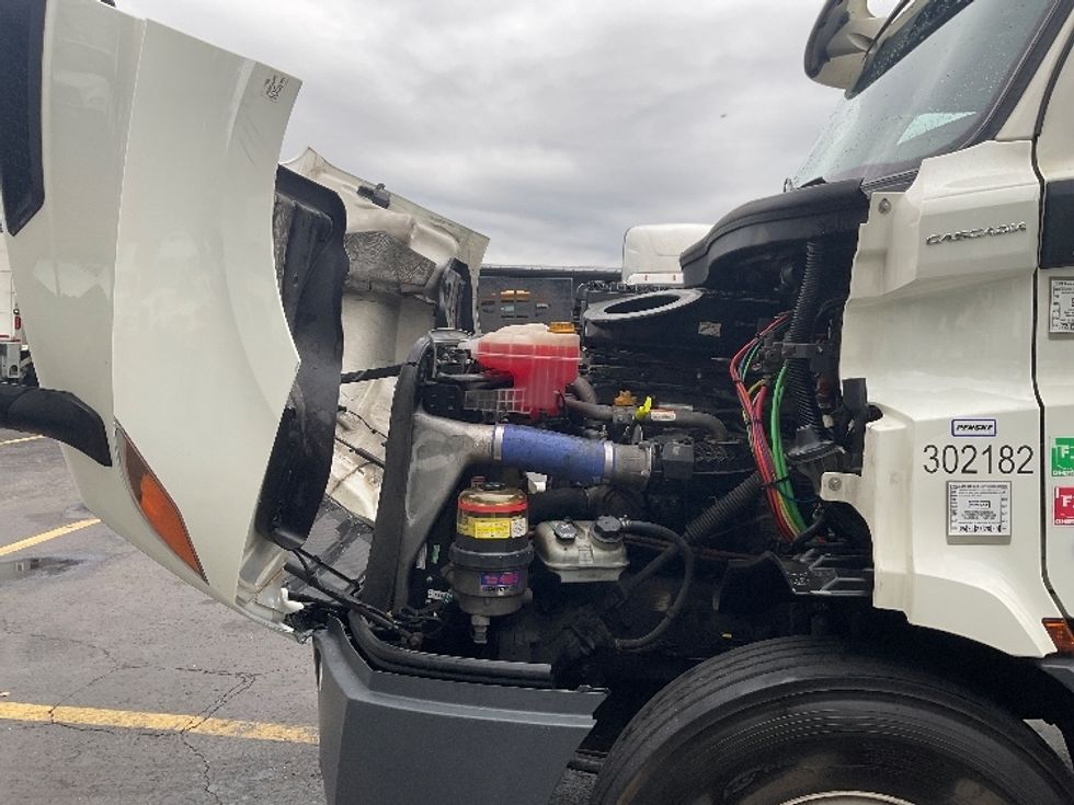 Day Cab Tractor-Heavy Duty Tractors-Freightliner-2020-T11664ST-Albany-NY-504,037\n\t\tmiles-$ 31,000 - Image 16