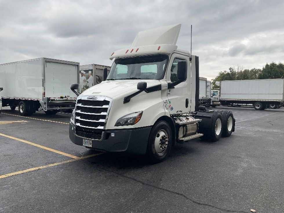 Day Cab Tractor-Heavy Duty Tractors-Freightliner-2020-T11664ST-Albany-NY-504,037\n\t\tmiles-$ 31,000 - Image 3