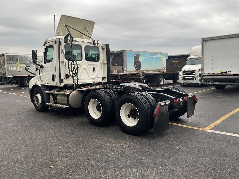 Day Cab Tractor-Heavy Duty Tractors-Freightliner-2020-T11664ST-Albany-NY-504,037\n\t\tmiles-$ 31,000 - Image 5