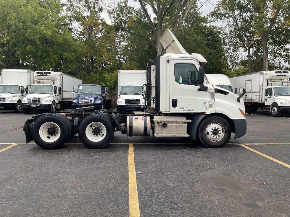 Day Cab Tractor-Heavy Duty Tractors-Freightliner-2020-T11664ST-Albany-NY-504,037\n\t\tmiles-$ 31,000 - Image 8