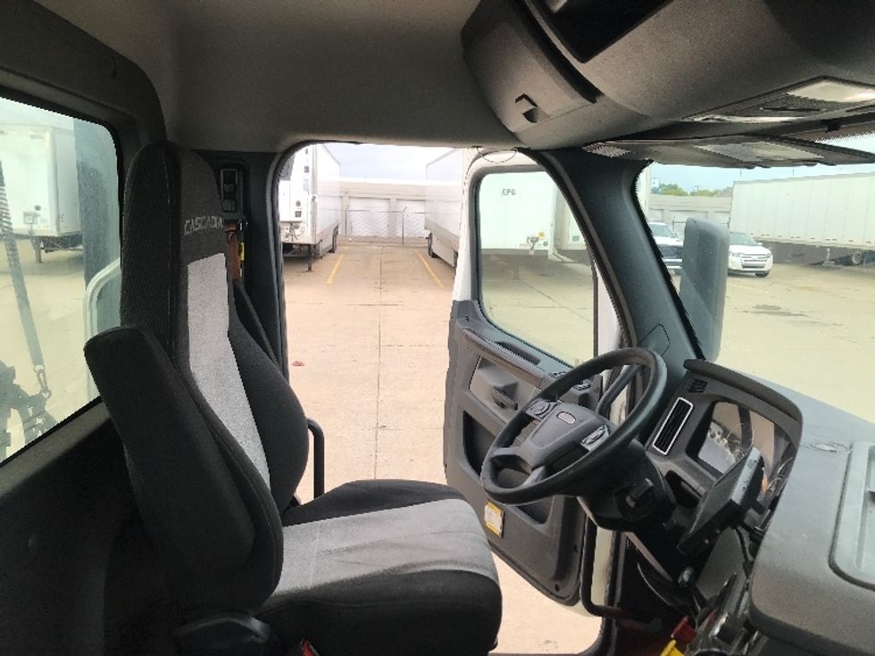 Day Cab Tractor-Heavy Duty Tractors-Freightliner-2020-T11664ST-Allen Park-MI-257,236\n\t\tmiles-$ 50,500 - Image 14