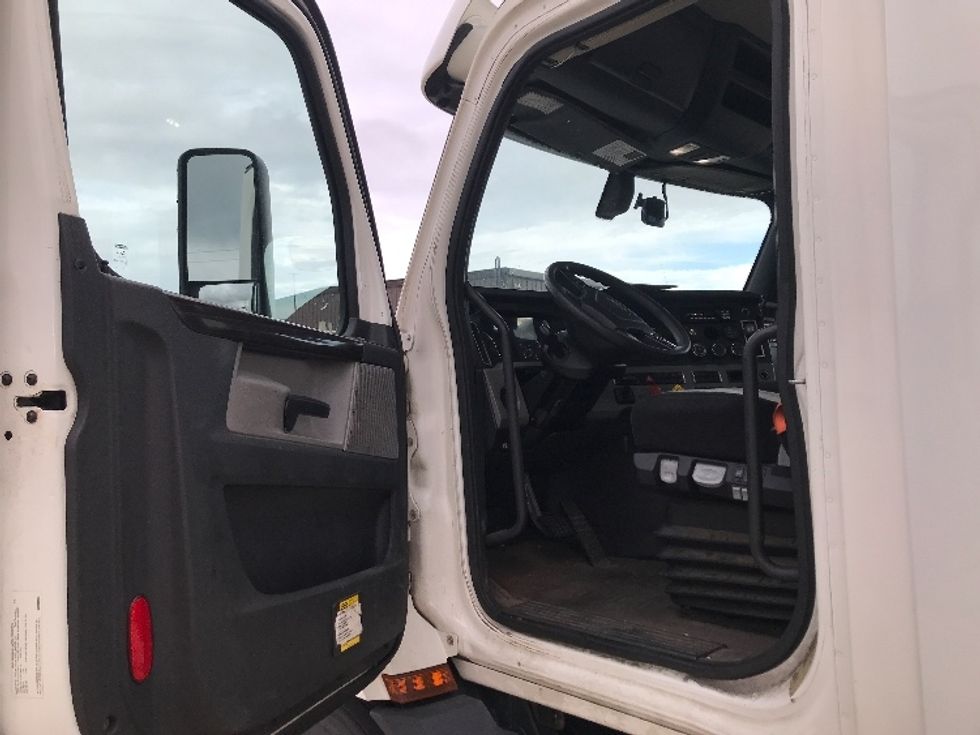Day Cab Tractor-Heavy Duty Tractors-Freightliner-2020-T11664ST-Allen Park-MI-257,236\n\t\tmiles-$ 50,500 - Image 9