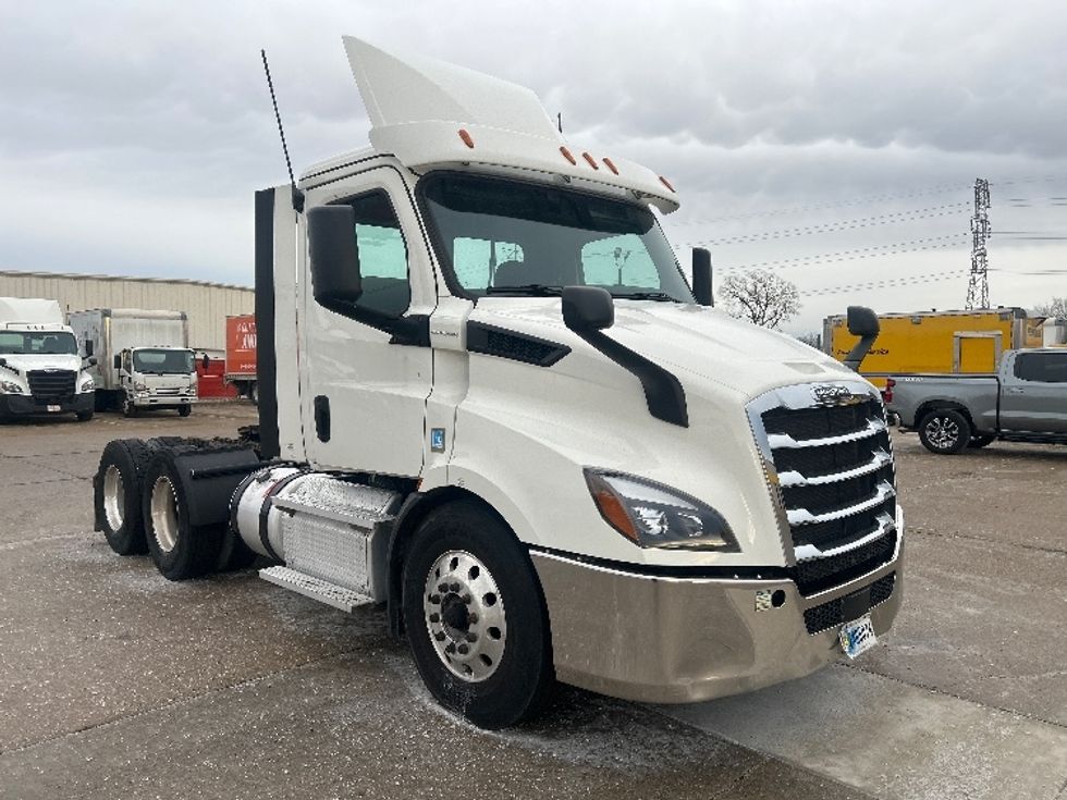 Day Cab Tractor-Heavy Duty Tractors-Freightliner-2020-T11664ST-Allen Park-MI-307,486\n\t\tmiles-$ 50,000 - Image 1