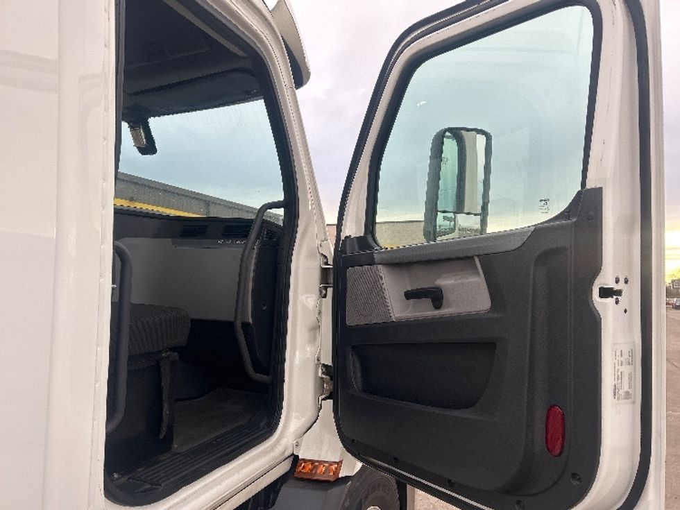 Day Cab Tractor-Heavy Duty Tractors-Freightliner-2020-T11664ST-Allen Park-MI-307,486\n\t\tmiles-$ 50,000 - Image 12