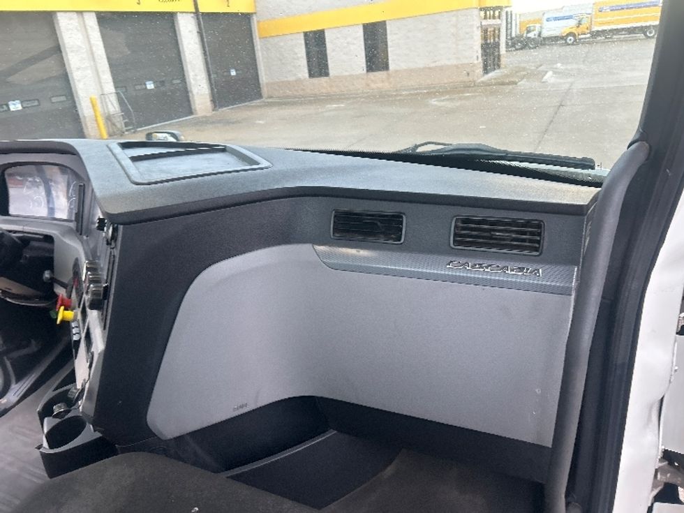 Day Cab Tractor-Heavy Duty Tractors-Freightliner-2020-T11664ST-Allen Park-MI-307,486\n\t\tmiles-$ 50,000 - Image 13