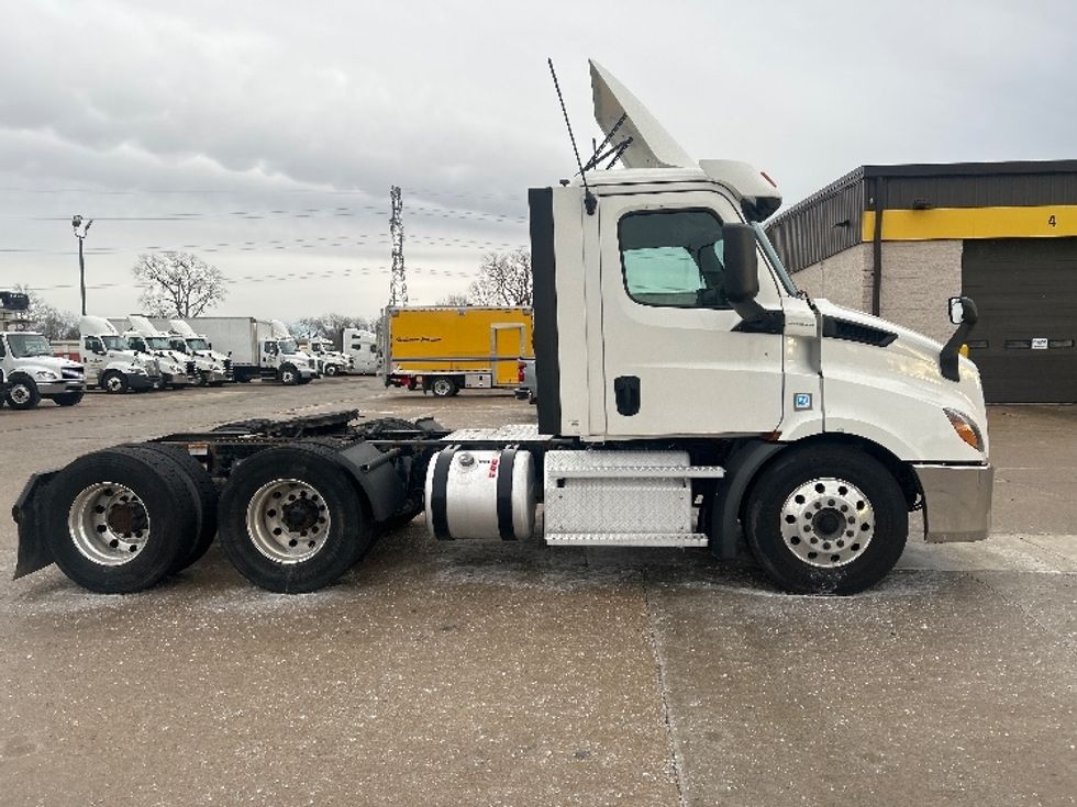 Day Cab Tractor-Heavy Duty Tractors-Freightliner-2020-T11664ST-Allen Park-MI-307,486\n\t\tmiles-$ 50,000 - Image 8