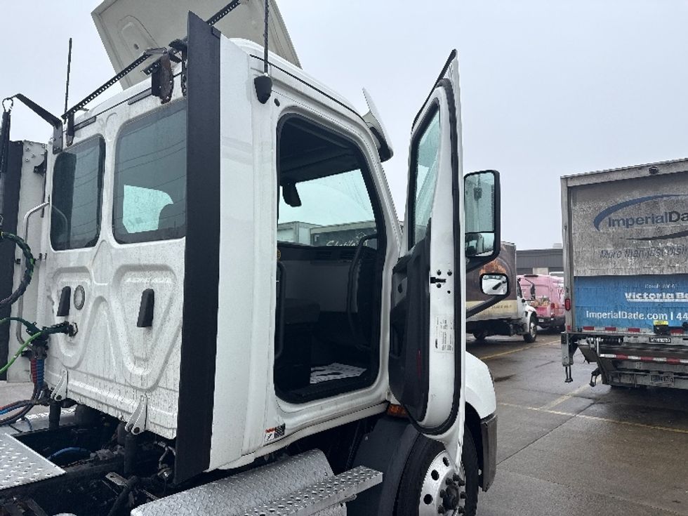 Day Cab Tractor-Heavy Duty Tractors-Freightliner-2020-T11664ST-Allen Park-MI-398,400\n\t\tmiles-$ 44,500 - Image 12
