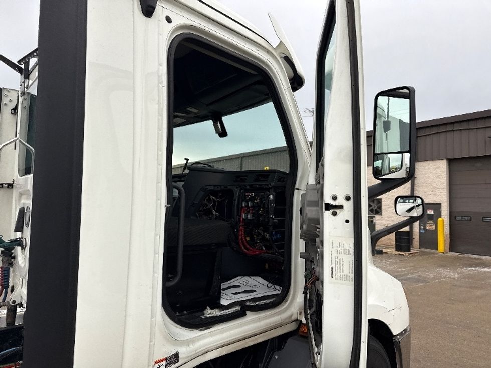 Day Cab Tractor-Heavy Duty Tractors-Freightliner-2020-T11664ST-Allen Park-MI-478,532\n\t\tmiles-$ 41,500 - Image 12
