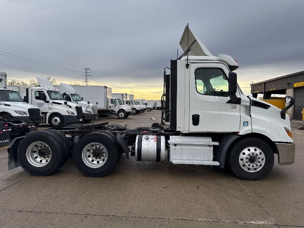 Day Cab Tractor-Heavy Duty Tractors-Freightliner-2020-T11664ST-Allen Park-MI-478,532\n\t\tmiles-$ 41,500 - Image 8