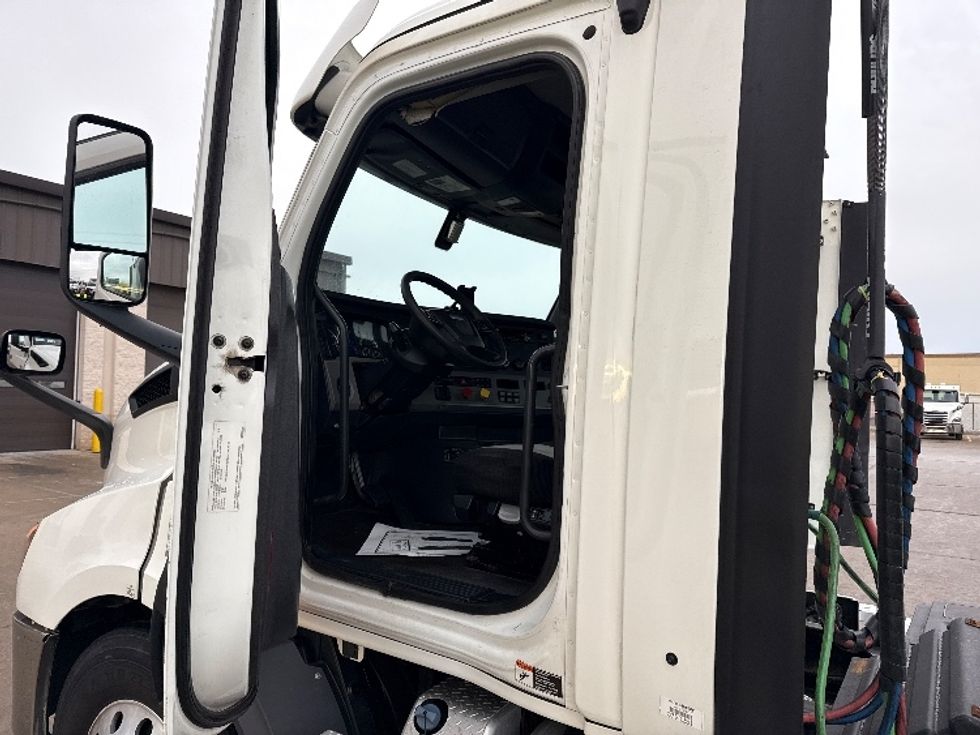 Day Cab Tractor-Heavy Duty Tractors-Freightliner-2020-T11664ST-Allen Park-MI-478,532\n\t\tmiles-$ 41,500 - Image 9