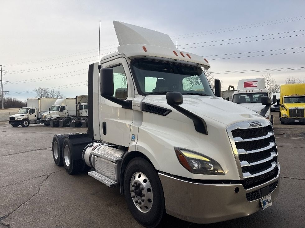 Day Cab Tractor-Heavy Duty Tractors-Freightliner-2020-T11664ST-Allen Park-MI-481,099\n\t\tmiles-$ 40,500 - Image 1