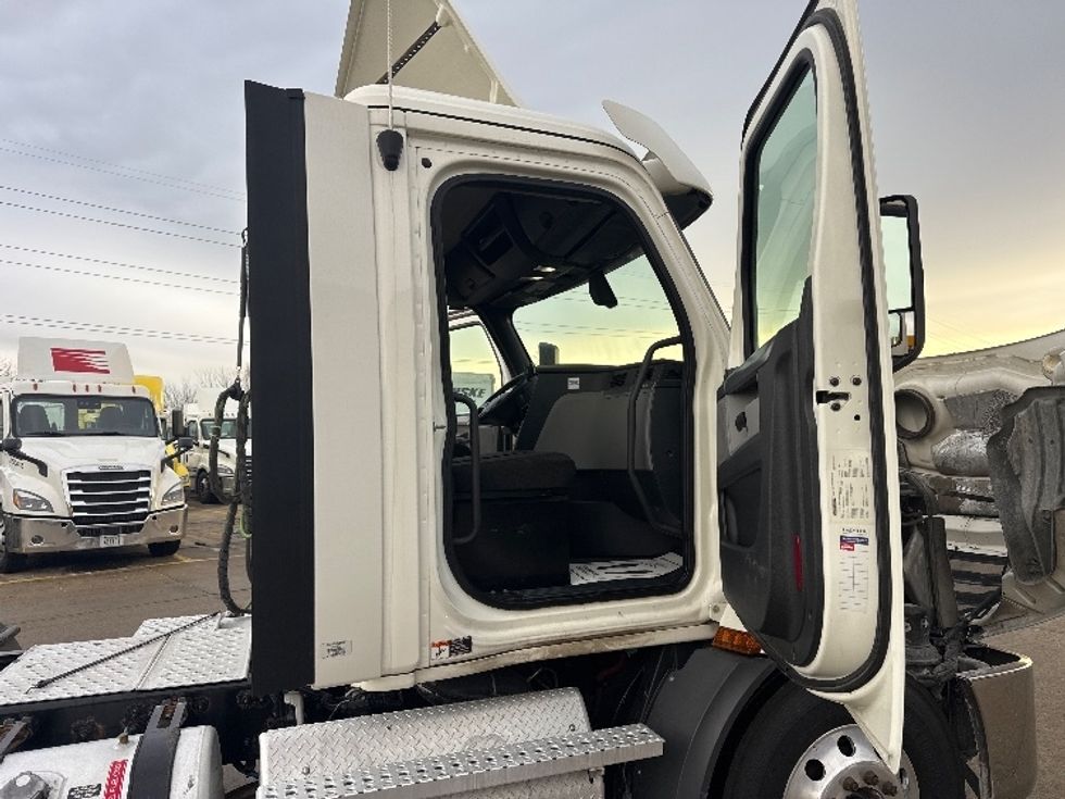 Day Cab Tractor-Heavy Duty Tractors-Freightliner-2020-T11664ST-Allen Park-MI-481,099\n\t\tmiles-$ 40,500 - Image 12