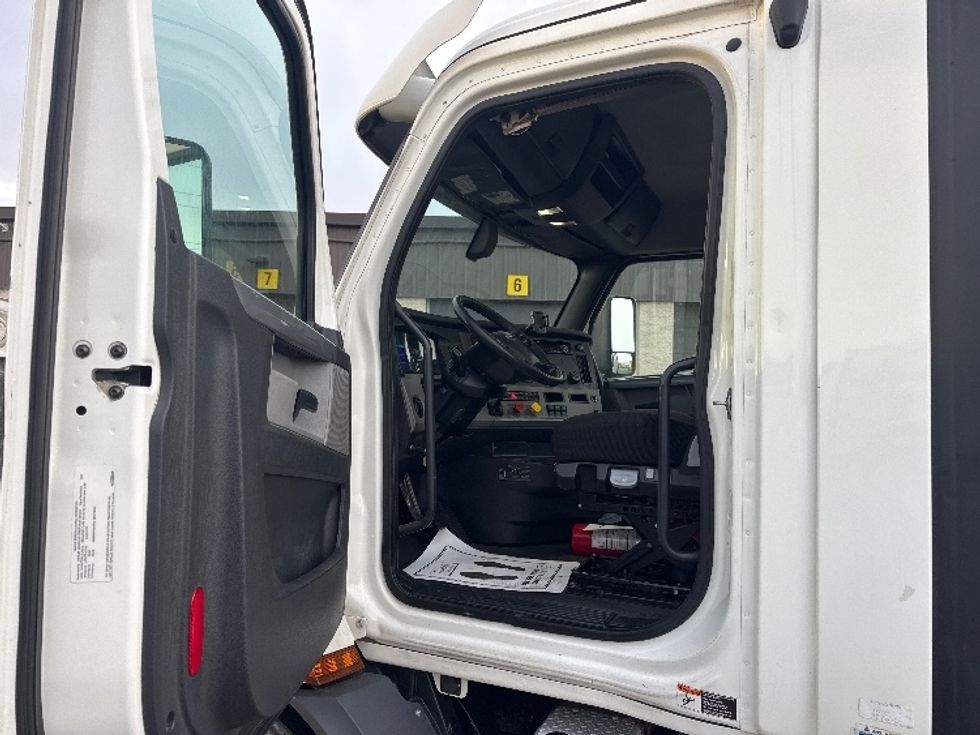 Day Cab Tractor-Heavy Duty Tractors-Freightliner-2020-T11664ST-Allen Park-MI-481,099\n\t\tmiles-$ 40,500 - Image 9