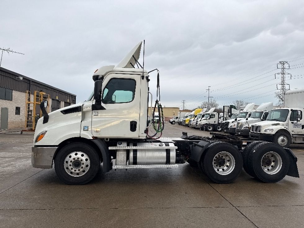 Day Cab Tractor-Heavy Duty Tractors-Freightliner-2020-T11664ST-Allen Park-MI-493,356\n\t\tmiles-$ 40,750 - Image 4