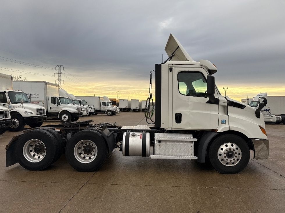 Day Cab Tractor-Heavy Duty Tractors-Freightliner-2020-T11664ST-Allen Park-MI-493,356\n\t\tmiles-$ 40,750 - Image 8