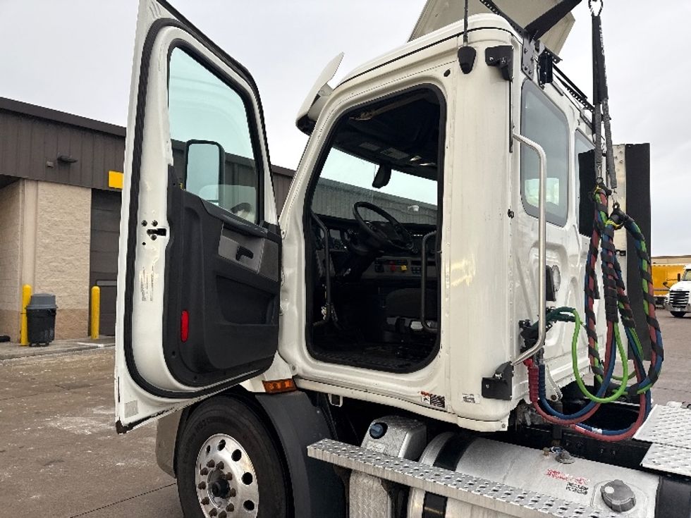 Day Cab Tractor-Heavy Duty Tractors-Freightliner-2020-T11664ST-Allen Park-MI-493,356\n\t\tmiles-$ 40,750 - Image 9