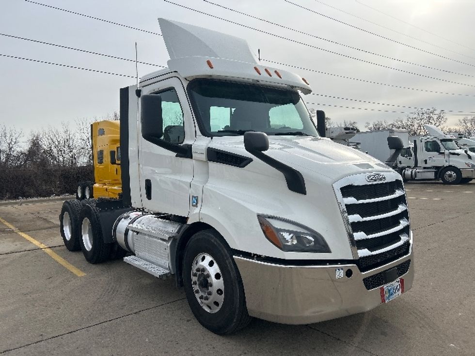 Day Cab Tractor-Heavy Duty Tractors-Freightliner-2020-T11664ST-Allen Park-MI-500,000\n\t\tmiles-$ 40,000 - Image 1