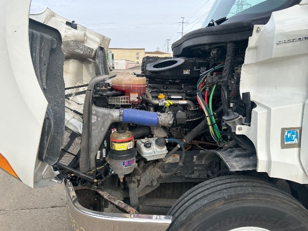 Day Cab Tractor-Heavy Duty Tractors-Freightliner-2020-T11664ST-Allen Park-MI-500,000\n\t\tmiles-$ 40,000 - Image 16