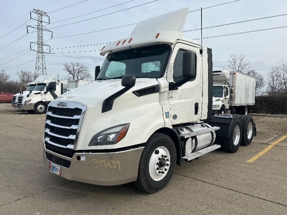 Day Cab Tractor-Heavy Duty Tractors-Freightliner-2020-T11664ST-Allen Park-MI-500,000\n\t\tmiles-$ 40,000 - Image 3