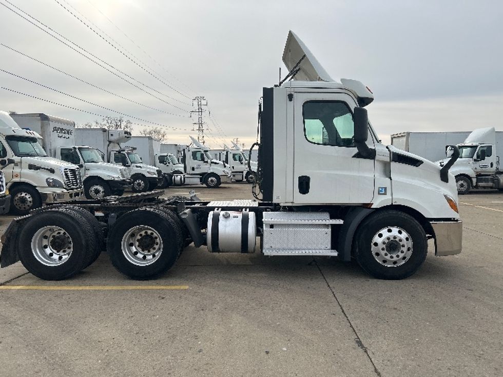 Day Cab Tractor-Heavy Duty Tractors-Freightliner-2020-T11664ST-Allen Park-MI-500,000\n\t\tmiles-$ 40,000 - Image 8