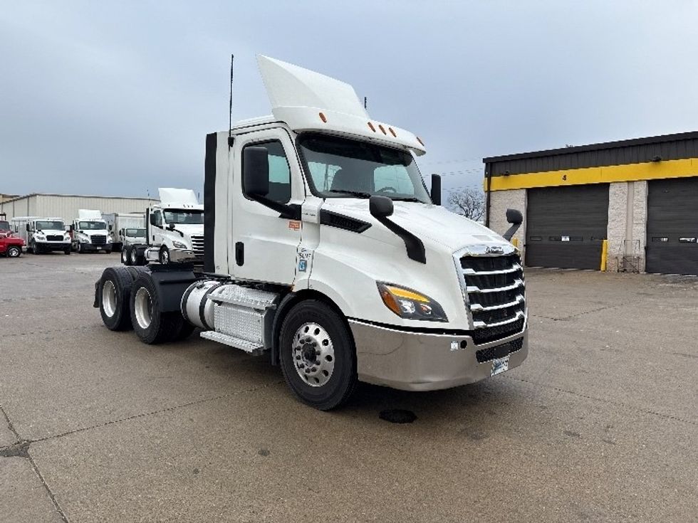 Day Cab Tractor-Heavy Duty Tractors-Freightliner-2020-T11664ST-Allen Park-MI-500,690\n\t\tmiles-$ 40,000 - Image 1