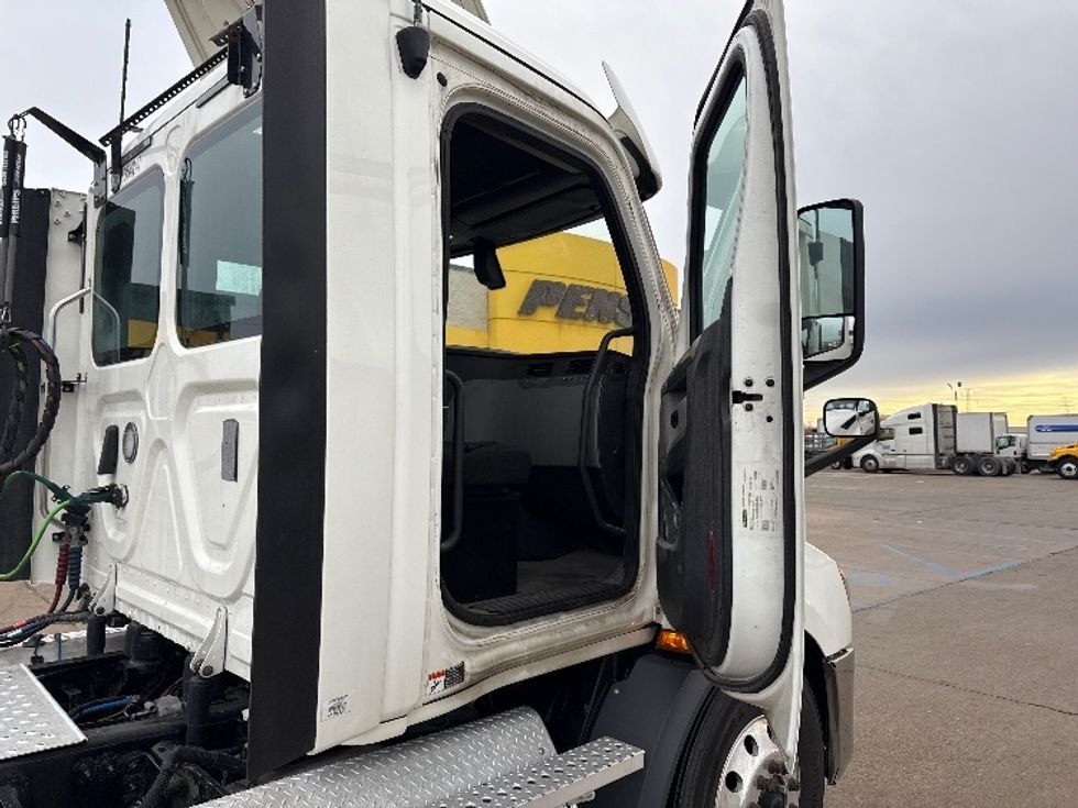 Day Cab Tractor-Heavy Duty Tractors-Freightliner-2020-T11664ST-Allen Park-MI-500,690\n\t\tmiles-$ 40,000 - Image 12