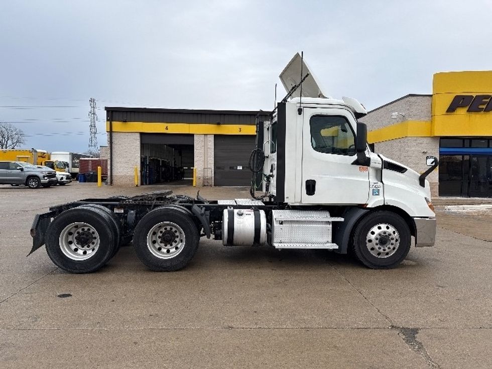 Day Cab Tractor-Heavy Duty Tractors-Freightliner-2020-T11664ST-Allen Park-MI-500,690\n\t\tmiles-$ 40,000 - Image 8