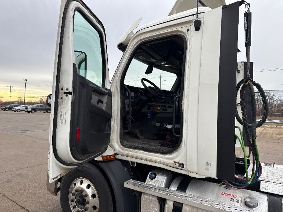 Day Cab Tractor-Heavy Duty Tractors-Freightliner-2020-T11664ST-Allen Park-MI-500,690\n\t\tmiles-$ 40,000 - Image 9