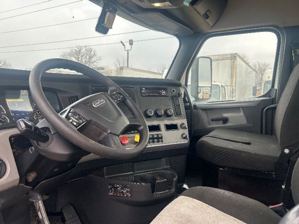 Day Cab Tractor-Heavy Duty Tractors-Freightliner-2020-T11664ST-Allen Park-MI-532,500\n\t\tmiles-$ 36,000 - Image 10