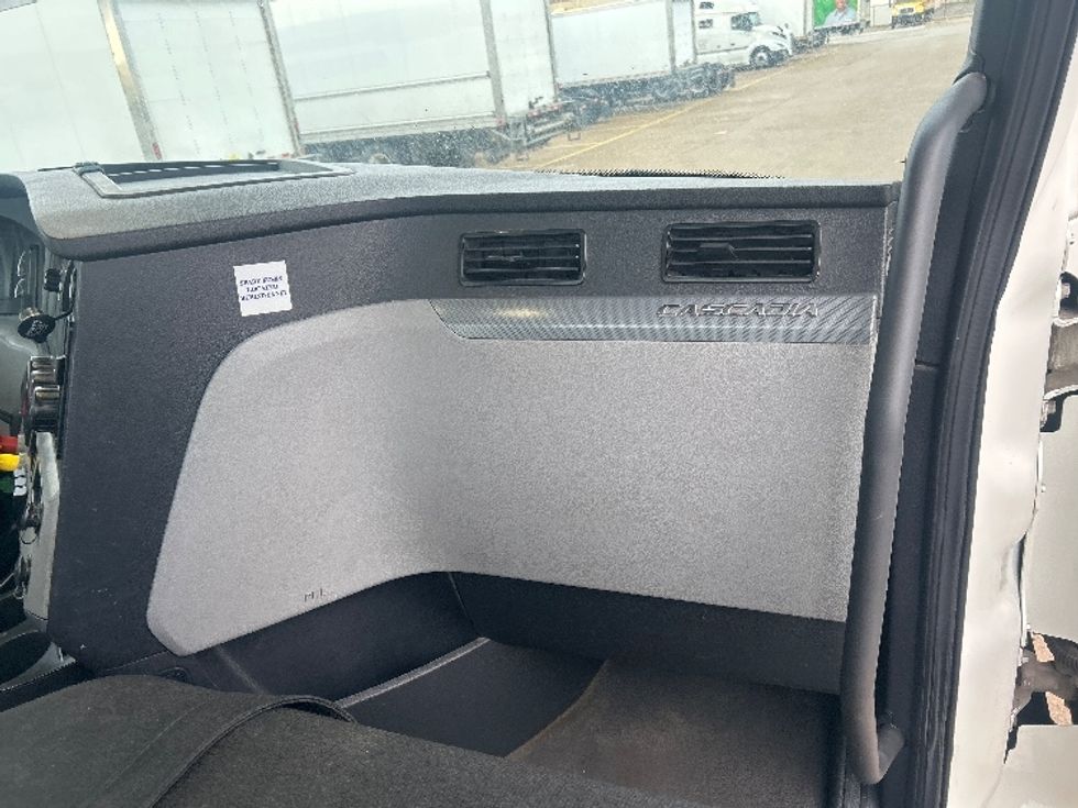 Day Cab Tractor-Heavy Duty Tractors-Freightliner-2020-T11664ST-Allen Park-MI-532,500\n\t\tmiles-$ 36,000 - Image 13