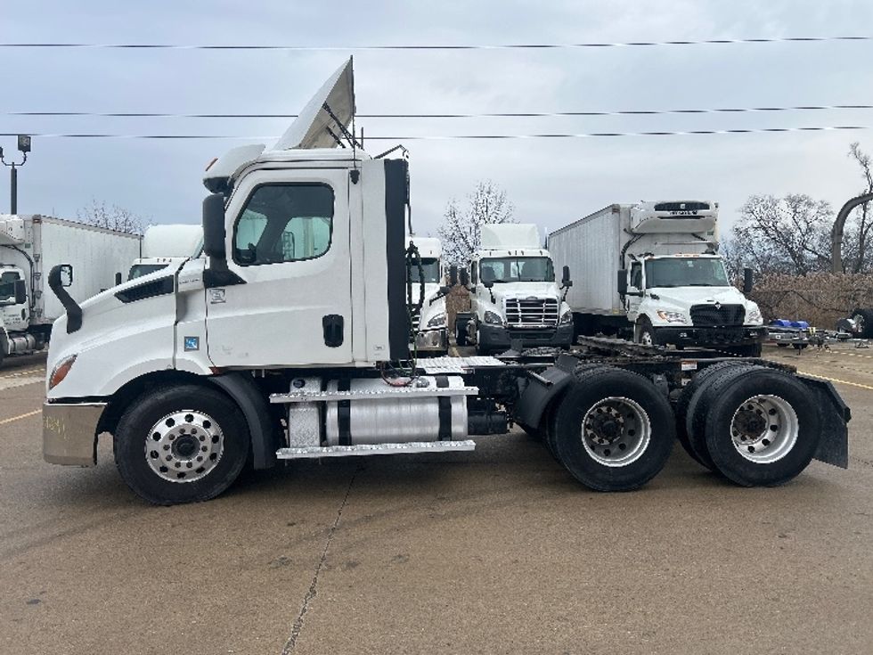 Day Cab Tractor-Heavy Duty Tractors-Freightliner-2020-T11664ST-Allen Park-MI-532,500\n\t\tmiles-$ 36,000 - Image 4