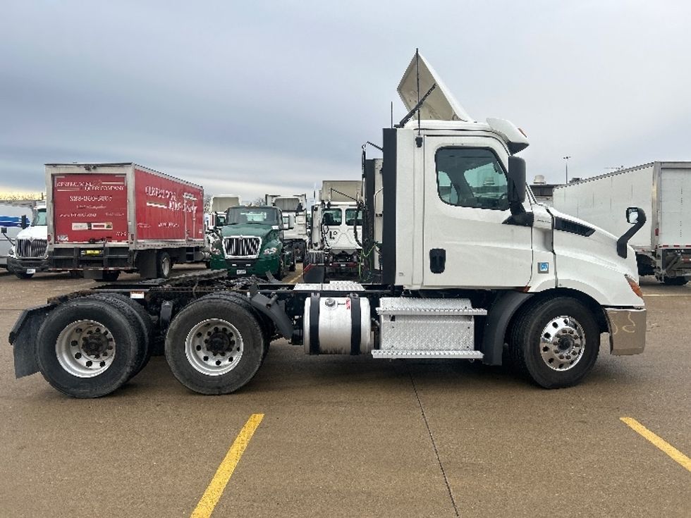 Day Cab Tractor-Heavy Duty Tractors-Freightliner-2020-T11664ST-Allen Park-MI-532,500\n\t\tmiles-$ 36,000 - Image 8