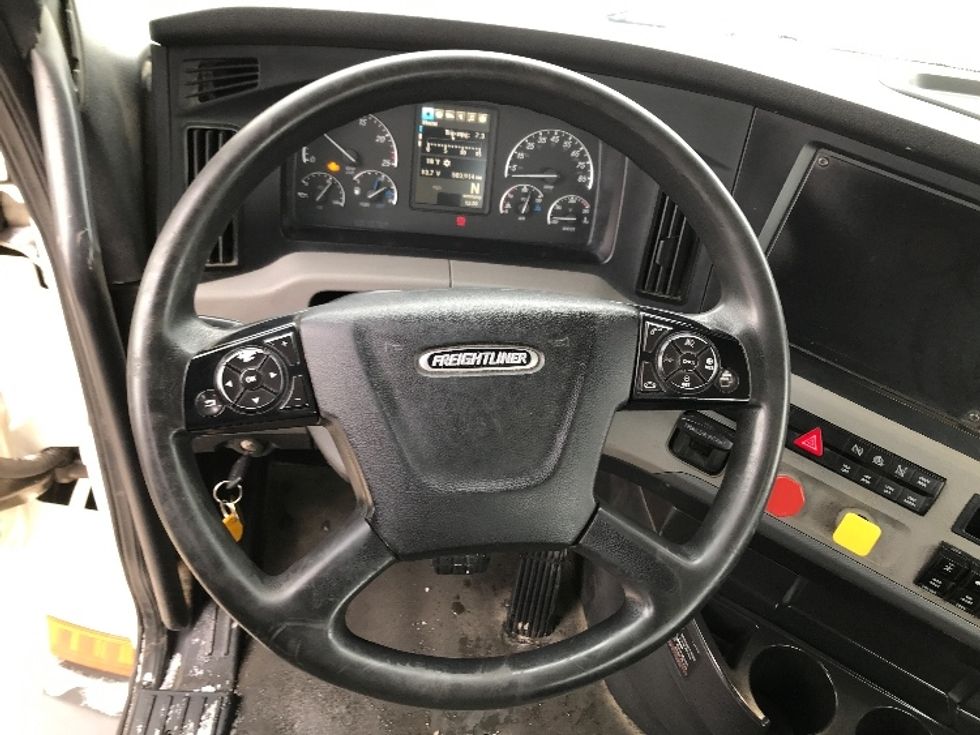 Day Cab Tractor-Heavy Duty Tractors-Freightliner-2020-T11664ST-Allen Park-MI-583,842\n\t\tmiles-$ 31,000 - Image 11