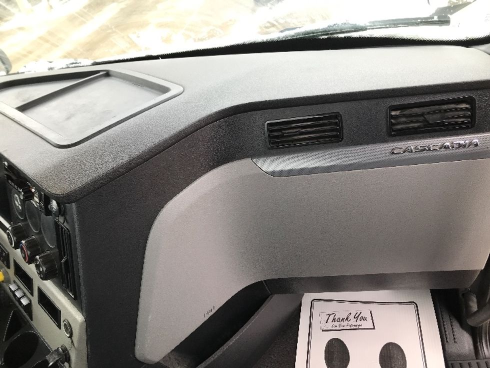 Day Cab Tractor-Heavy Duty Tractors-Freightliner-2020-T11664ST-Allen Park-MI-583,842\n\t\tmiles-$ 31,000 - Image 13