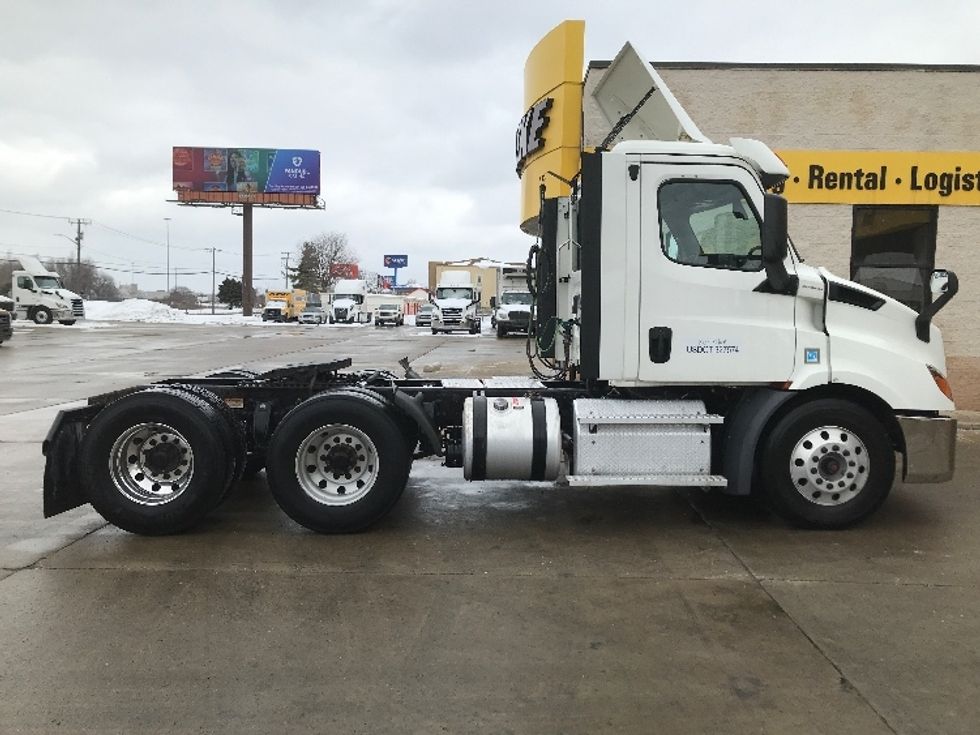 Day Cab Tractor-Heavy Duty Tractors-Freightliner-2020-T11664ST-Allen Park-MI-583,842\n\t\tmiles-$ 31,000 - Image 8