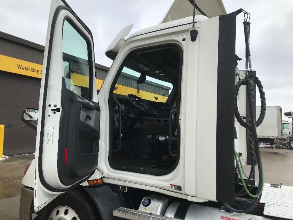 Day Cab Tractor-Heavy Duty Tractors-Freightliner-2020-T11664ST-Allen Park-MI-583,842\n\t\tmiles-$ 31,000 - Image 9