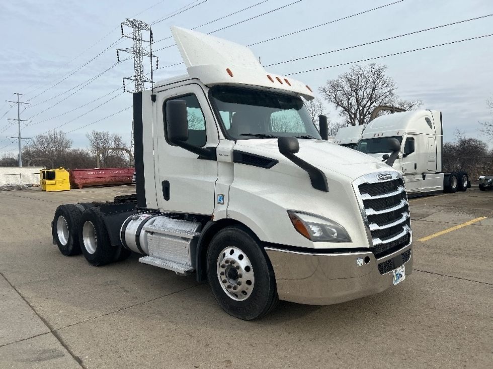 Day Cab Tractor-Heavy Duty Tractors-Freightliner-2020-T11664ST-Allen Park-MI-601,144\n\t\tmiles-$ 30,500 - Image 1
