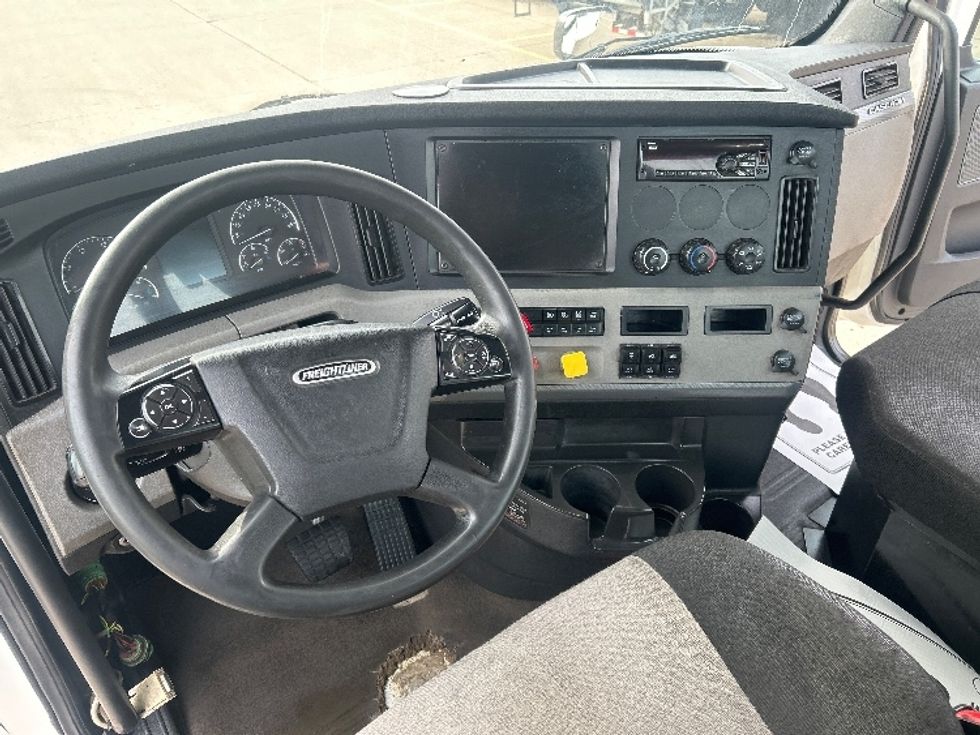 Day Cab Tractor-Heavy Duty Tractors-Freightliner-2020-T11664ST-Allen Park-MI-601,144\n\t\tmiles-$ 30,500 - Image 10
