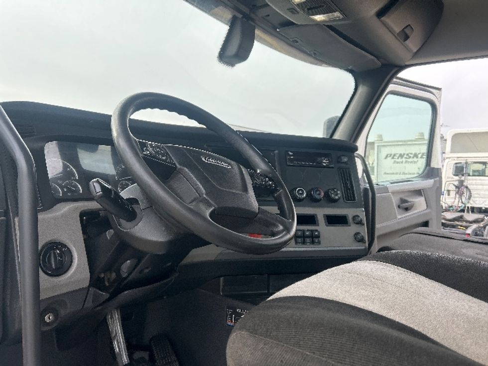 Day Cab Tractor-Heavy Duty Tractors-Freightliner-2020-T11664ST-Allen Park-MI-601,144\n\t\tmiles-$ 30,500 - Image 9
