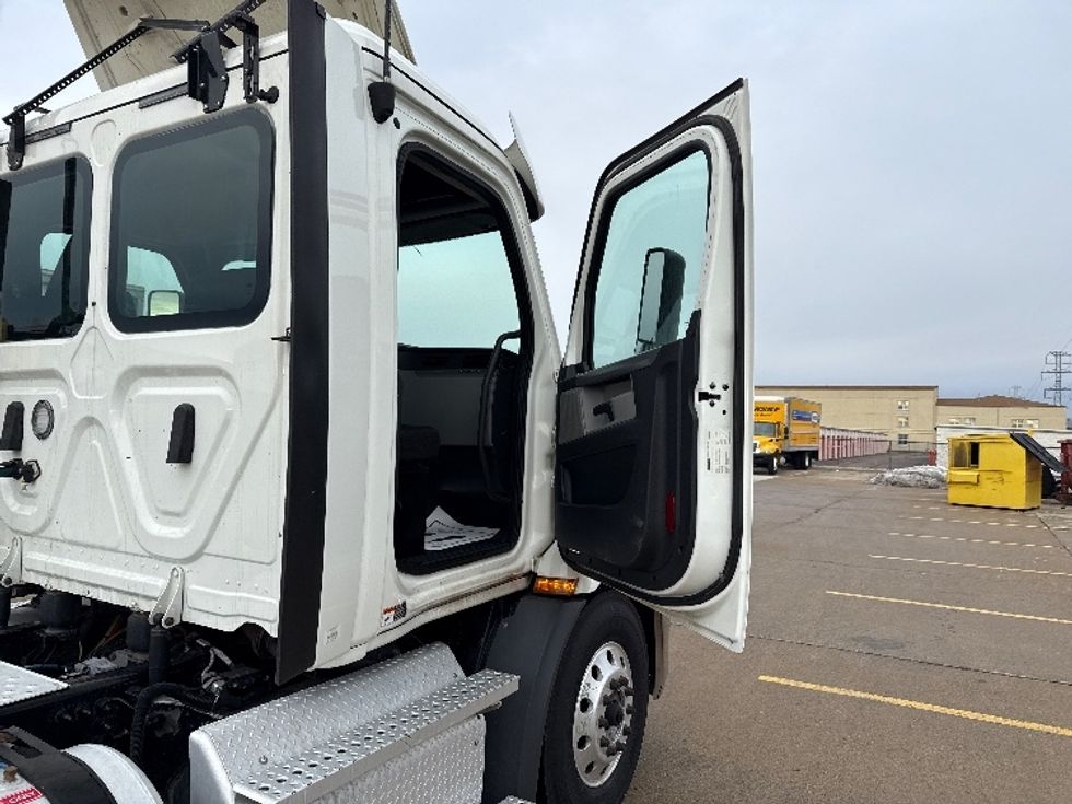 Day Cab Tractor-Heavy Duty Tractors-Freightliner-2020-T11664ST-Allen Park-MI-608,931\n\t\tmiles-$ 29,750 - Image 12